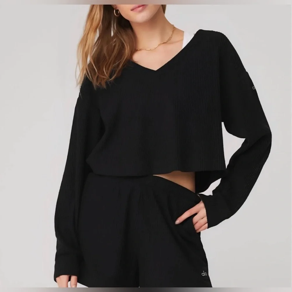 Alo Yoga Muse ribbed Set shorts and Sweater